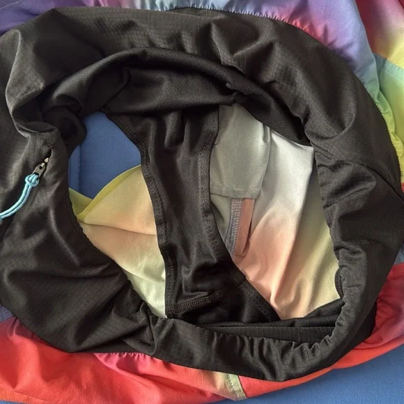 Hoka Women’s Multicolor Rainbow 4” Inseam Glide Shorts Sz XL! - Picture 8 of 8